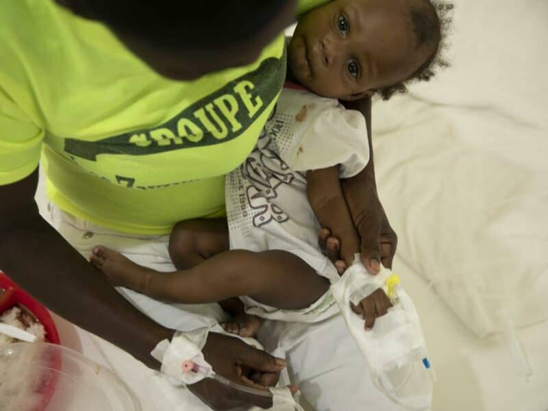 Brote de cólera azota Haití; 40% de los casos son en niños