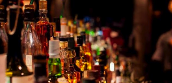 Se mantiene prohibición de venta de bebidas alcohólicas desde la media noche; se reunirán el martes