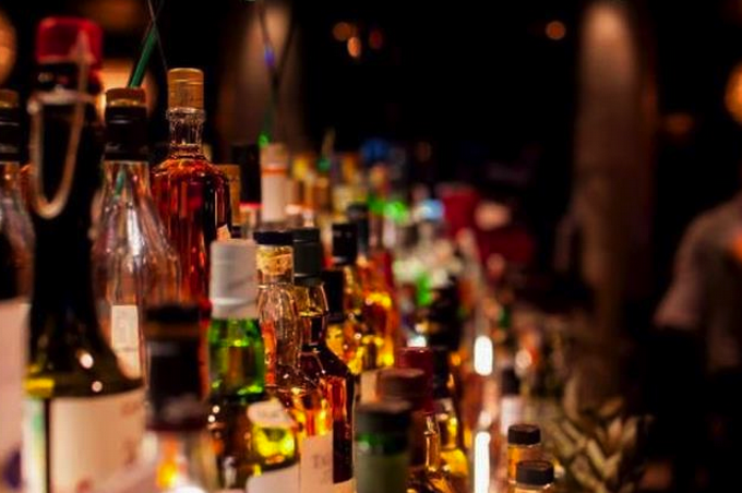 Se mantiene prohibición de venta de bebidas alcohólicas desde la media noche; se reunirán el martes