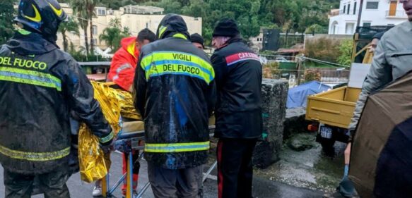 Italia busca a una decena de desaparecidos en la isla de Ischia y recupera un cadáver
