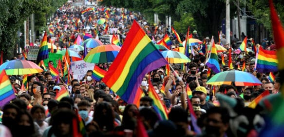 Singapur anula ley que penaliza el sexo homosexual