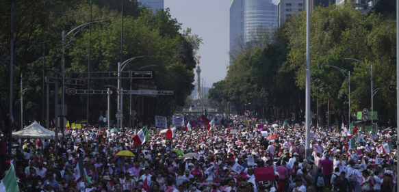 Marchas opositoras por todo México contra la reforma electoral de López Obrador
