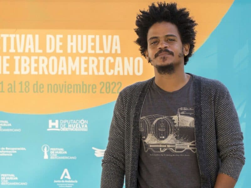 Actor dominicano gana premio “Colón de Plata” y lo dedica al pueblo haitiano