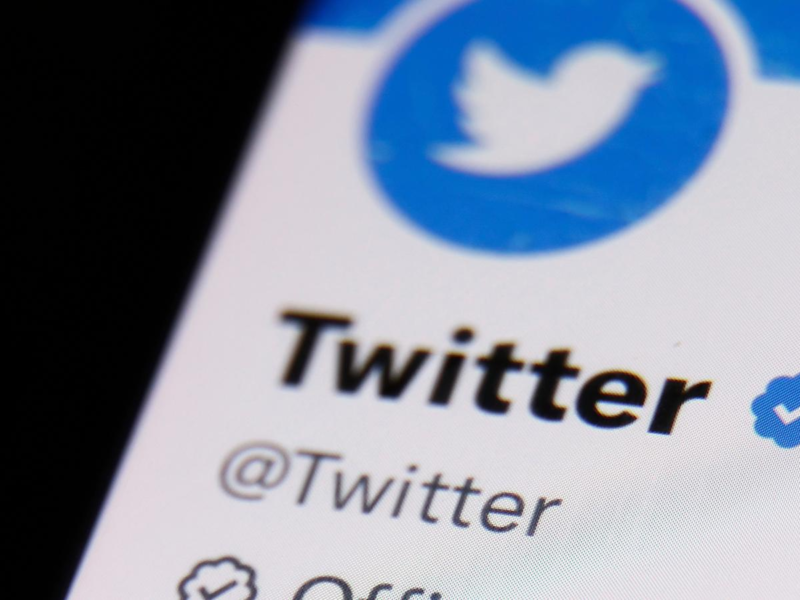 Twitter lucha contra una ola de suplantaciones después de lanzar su nuevo sistema de verificación de paga en el 2022