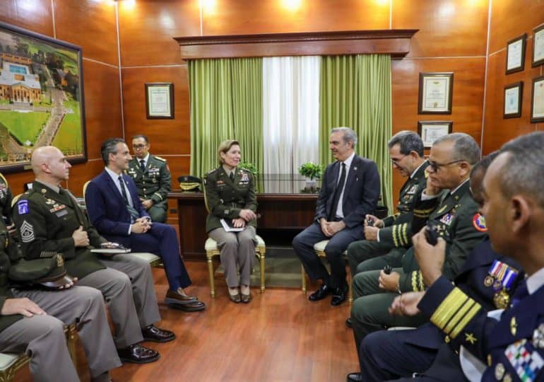 Presidente Luís Abinader y jefa del Comando Sur de Estados Unidos sostienen encuentro privado