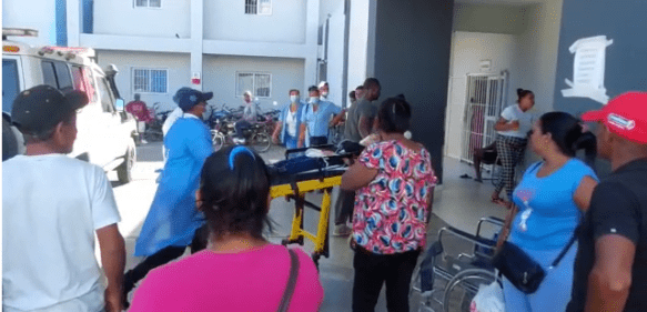 Video: Sufren intoxicación masiva en liceo del municipio de Polo en Barahona por bomba lacrimógena