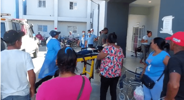 Video: Sufren intoxicación masiva en liceo del municipio de Polo en Barahona por bomba lacrimógena
