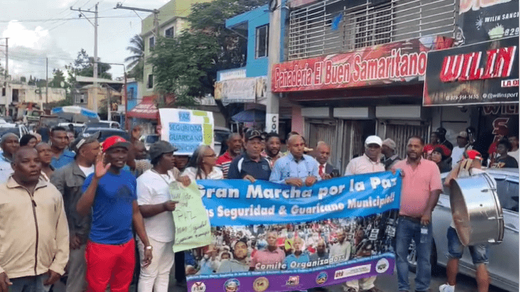 Juntas de vecinos de Los Guaricanos marchan en demanda de obras sociales