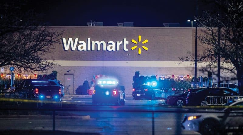Grupo de pastores negros realiza vigilia por víctimas de tiroteo en Walmart
