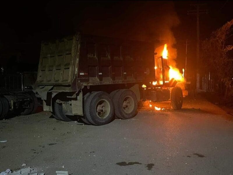 Realizan disparos y queman camión tras movilizaciones por control del sindicato de FENATRADO en Dajabón