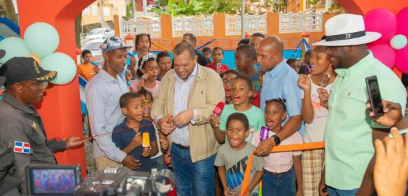 Alcalde de SDN Carlos Guzmán entrega décimo parque totalmente remozado