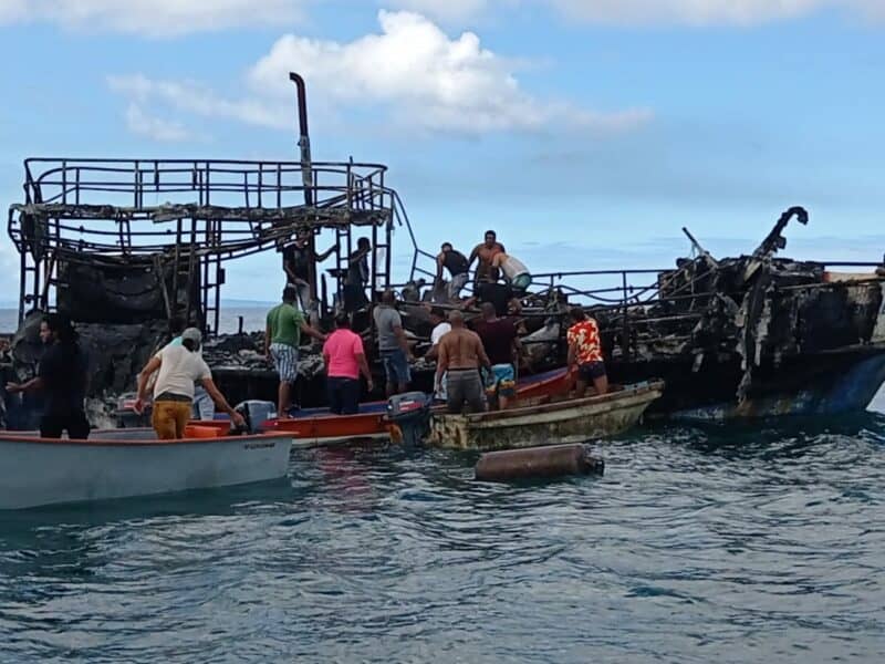 Se incendia barco pesquero en Río San Juan.