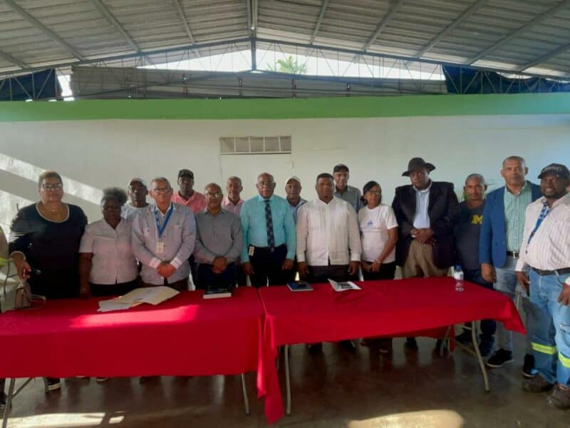 Edeeste se reúne con autoridades y comunitarios de La Cuaba para tratar mejoría del servicio eléctrico