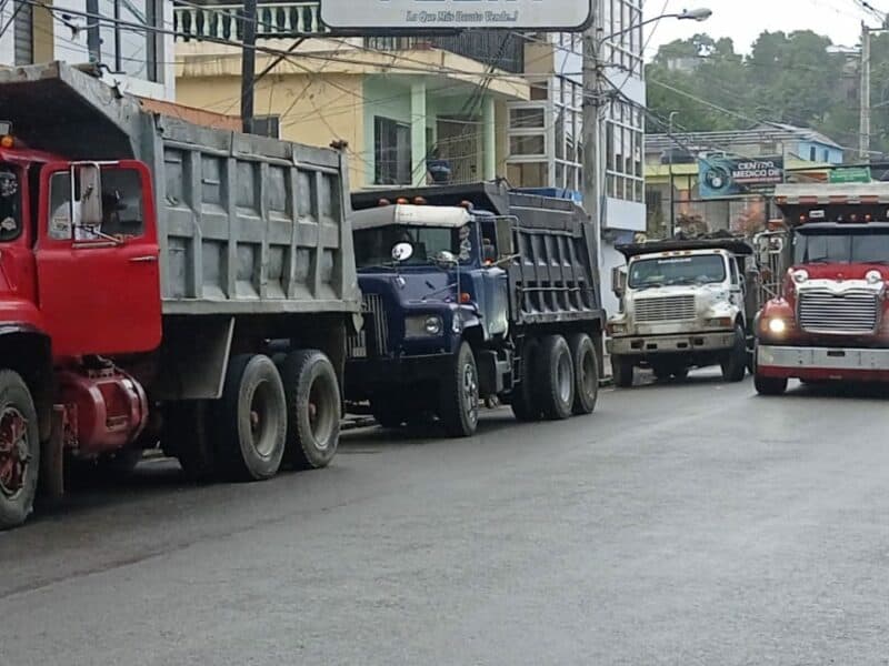 Sindicato de camioneros de Gaspar Hernández protestan por cierre de Minas