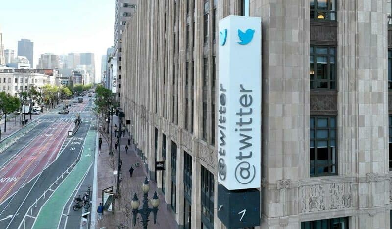Twitter cierra temporalmente sus oficinas por el inicio de los despidos