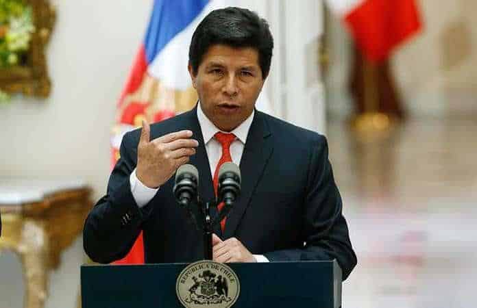 El presidente de Perú abandona el Palacio de Gobierno con rumbo desconocido