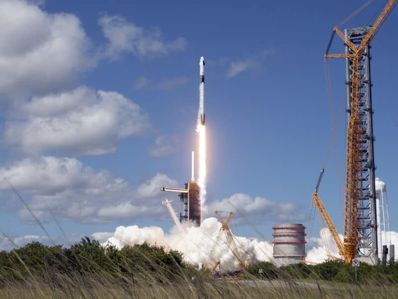 SpaceX lanza un cohete Falcon 9 con dos satélites