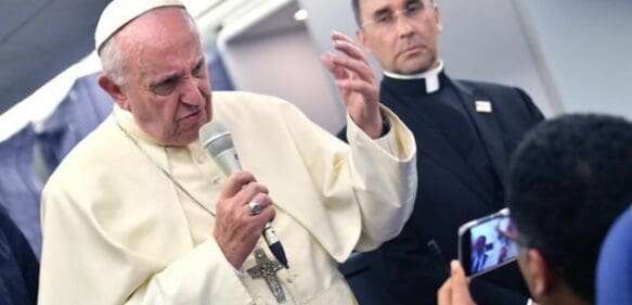 El Vaticano pide disculpas por la declaración del papa Francisco