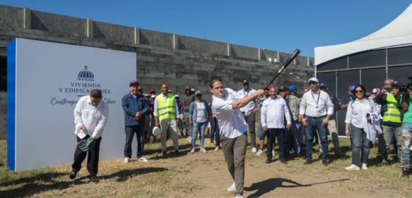 Ministro de la Vivienda inicia reconstrucción de Play Bebesito del Villar en Bonao