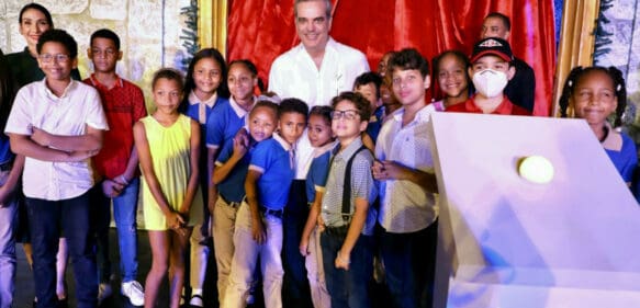 Presidente Abinader inaugura “Villa Navidad” para el entretenimiento de la familia dominicana durante festividades navideñas