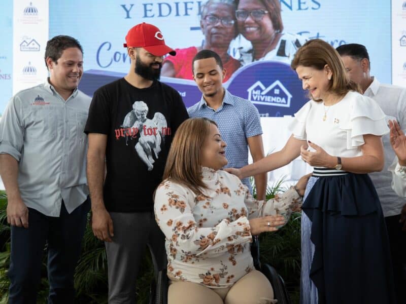 Vicepresidenta Raquel Peña y ministro Bonilla entregan 200 apartamentos en “Mi Vivienda Hato Nuevo”