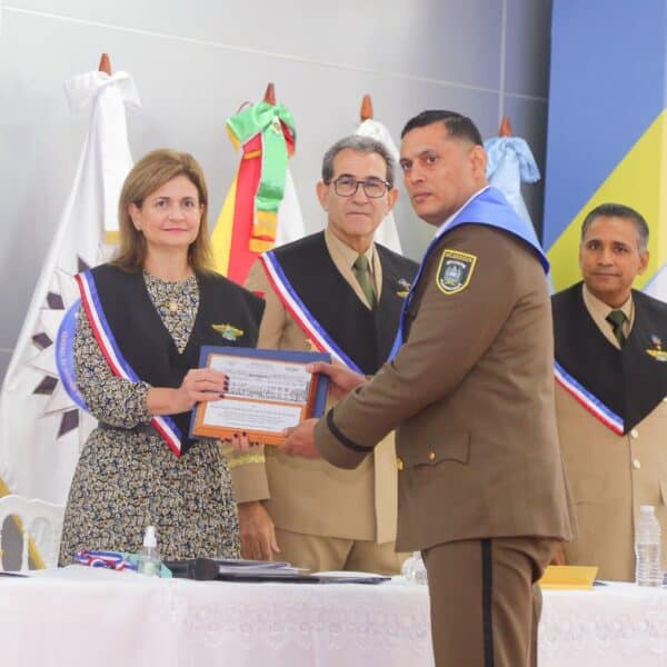 Vicepresidenta encabeza graduación de 5,295 civiles y militares del INSUDE
