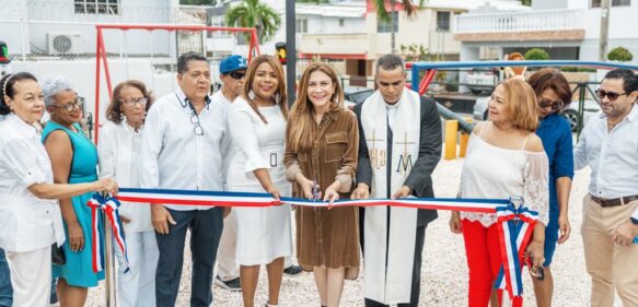 Alcaldesa Carolina Mejía entrega remozado parque en Los Jardines del Sur