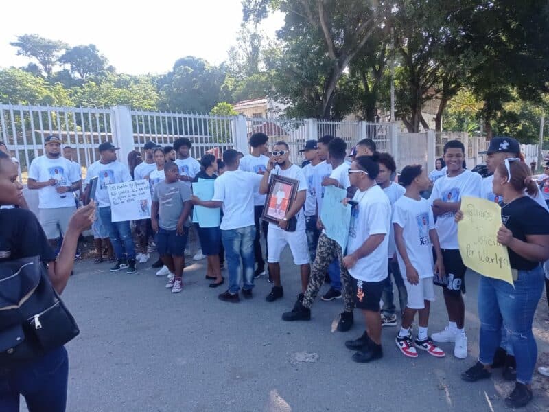 Jóvenes de San Cristóbal realizan marcha exigiendo justicia por muerte de Warlin Cordero
