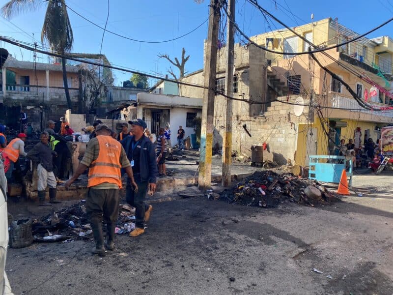 Seis familias pierdan sus casas por un incendio en El Torito de Villa Mella