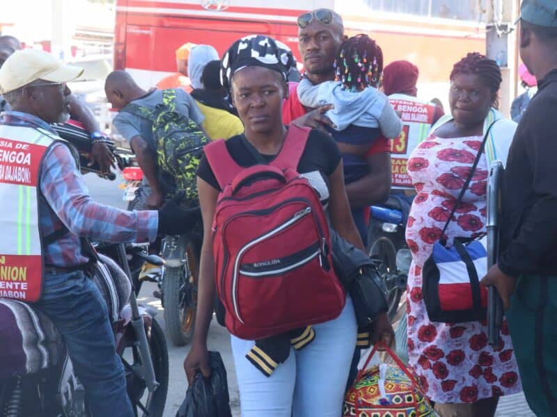 Miles de haitianos llegan a la frontera por Dajabón para retornar a su país: piden refuerzo para evitar retorno