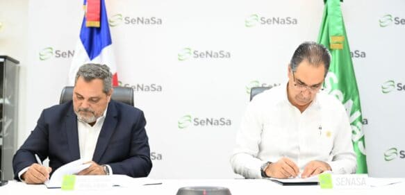 Comisionado de Béisbol y Senasa firman acuerdo beneficiará peloteros y entrenadores