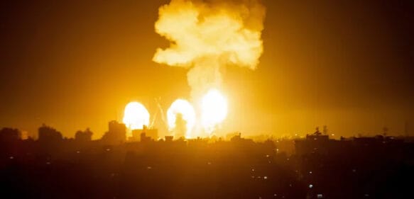 Israel bombardea objetivos de Hamás en Gaza en respuesta a un cohete