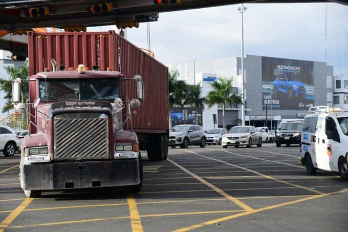 Limitarán tránsito vehículos pesados en centro del DN