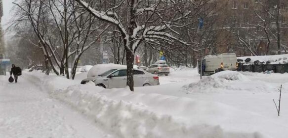 Moscú amanece sepultada por la mayor nevada del siglo XXI
