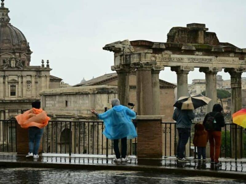 Fuerte tormenta inunda Roma y causa numerosos incidentes