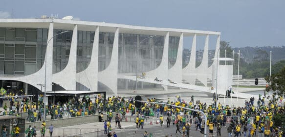 La comunidad internacional reacciona a los disturbios en Brasil