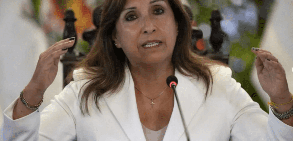 Presidenta de Perú pide tregua tras más de 50 muertos