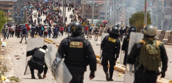 Doce muertos en tras choques entre manifestantes antigubernamentales y fuerzas del orden en Perú