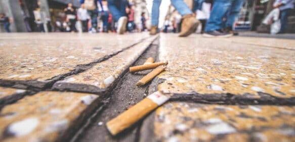 Los fabricantes de cigarrillos en España deberán pagar por la limpieza de las colillas