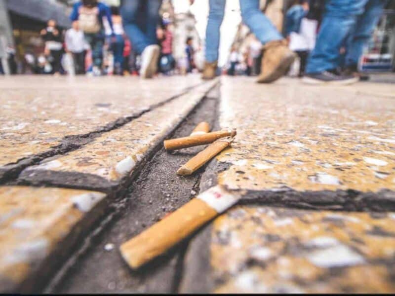 Los fabricantes de cigarrillos en España deberán pagar por la limpieza de las colillas