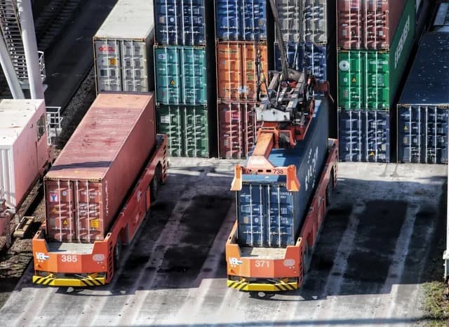 Costo de transportar un contenedor desde China cae a niveles prepandemia