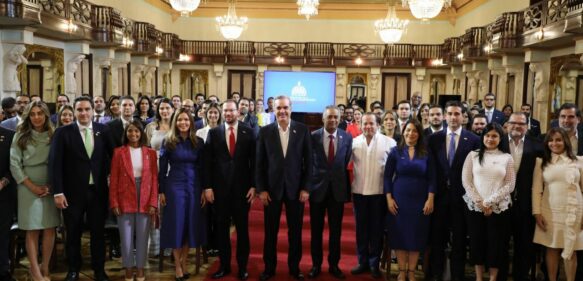 ANJE dialoga con presidente Luis Abinader sobre clima empresarial joven