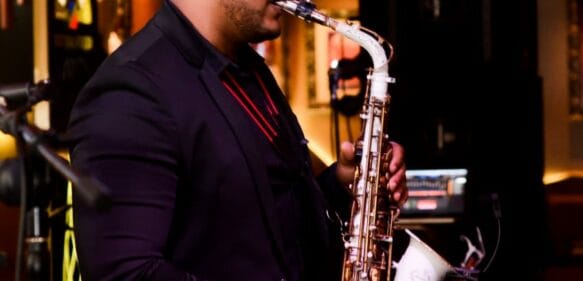Darling Sax se destaca como solista del saxofón