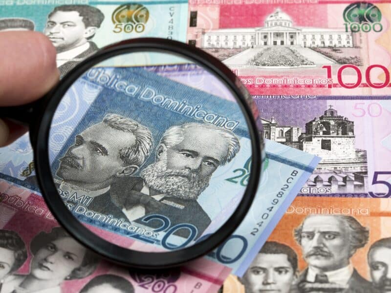 El dólar se vende a 56.55 pesos dominicanos