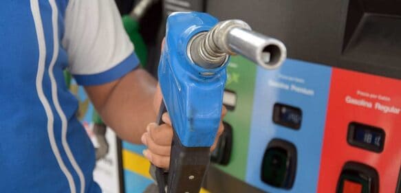 Gobierno vuelve a congelar precios de todos los combustibles