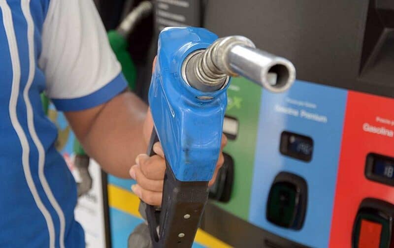 Gobierno vuelve a congelar precios de todos los combustibles