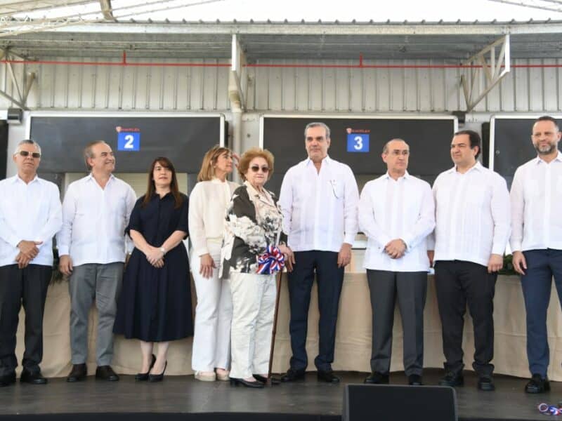 Abinader encabeza inauguración en nuevo centro logístico de Plaza Lama