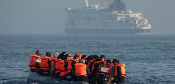 Primer ministro británico planea prohibir que migrantes ilegales apelen la deportación