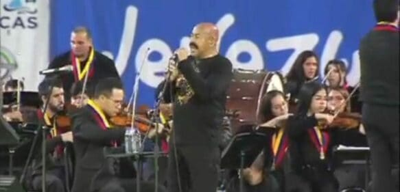 Video: Oscar D’León puso saber a inauguración de la Serie del Caribe