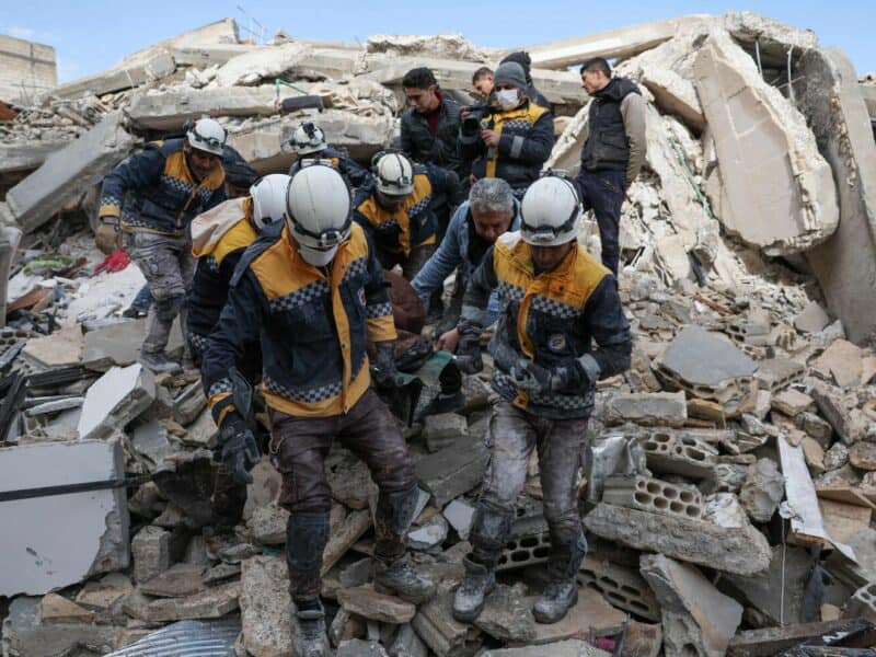 Aumentan a más de 11,100 los muertos por los terremotos en Turquía y Siria